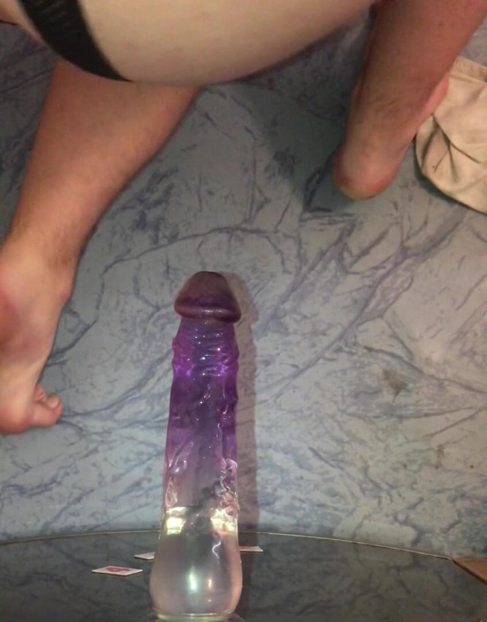 Sweethole: gand mere dildo land ki savaari kar rahi hai