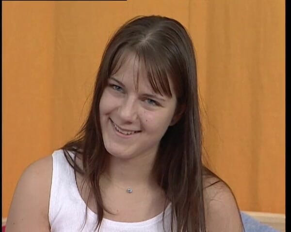 YOUR FIRST PORN: Junge Nadin Rasiert Ihre Muschi Softclip Mladá Nadin si holí...
