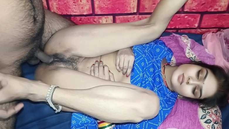 Ramashish: Chị kế kế xem video làm tình rất mạnh bạo...