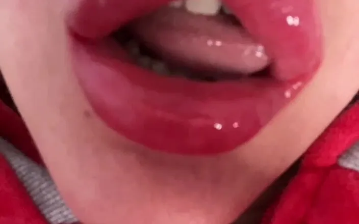 FinDom Goaldigger: Captivated by the of Big Lips and Glossy Kisses
