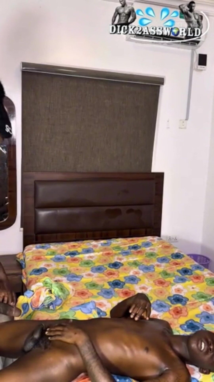 Dick2assworld: Асстранінгуюче відкриття дупи