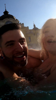 Đụ một thiếu niên Pháp dâm đãng trong bồn tắm nước nóng của Budapest