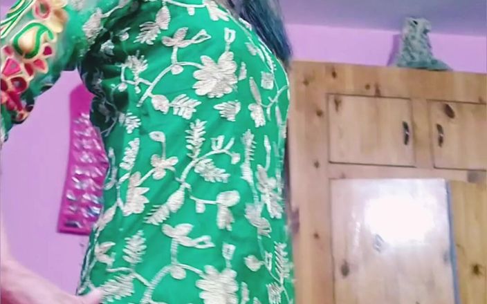 Bolly Karma: MiLF dimentica la sua solitudine con un bbc