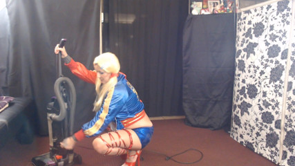Abby Anna: Harley Quinn slut vacuuming