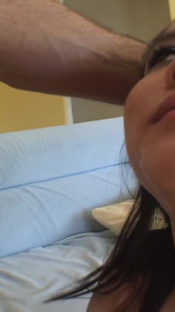 Charlene Akira cavalga pau grande como uma verdadeira deusa pornô