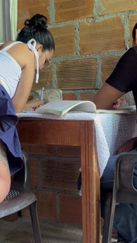 ฉันไปเยี่ยมเพื่อนที่เป็นแม่ชี แล้วโกหกเพื่อเย็ดเธอ