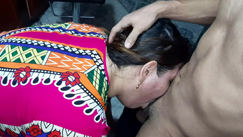 Chloe Denaly: Mă excit în bucătărie, partea 3 îi sug pula delicioasă