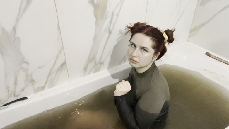 NipsAndStrips: Shrekova přítelkyně prdí v rybníku