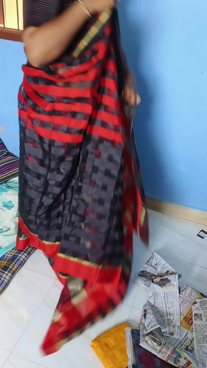 Benita sweety: Černá saree nosí sexy show