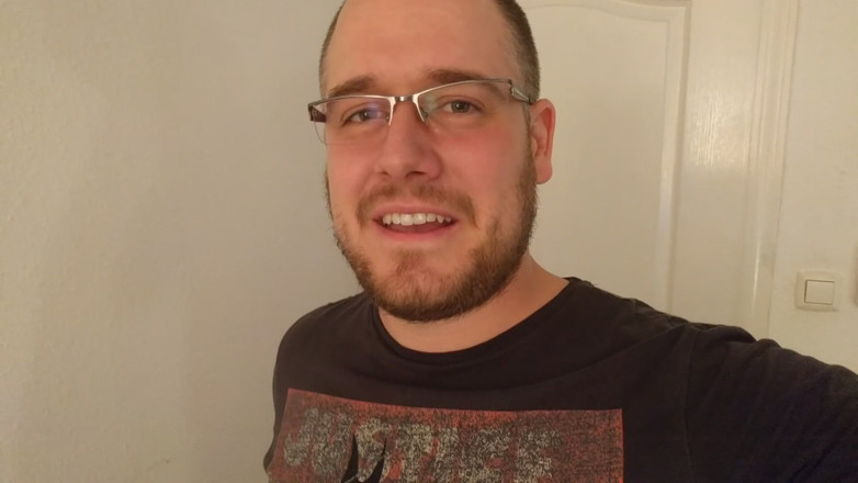 Alec Hardy: Custom - Giant Finds a Tiny Guy