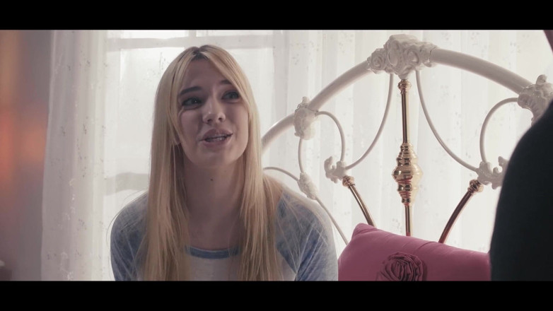 Sweet Sinner: Secret Watcher 3 Scena 1: Toți ochii pe tine