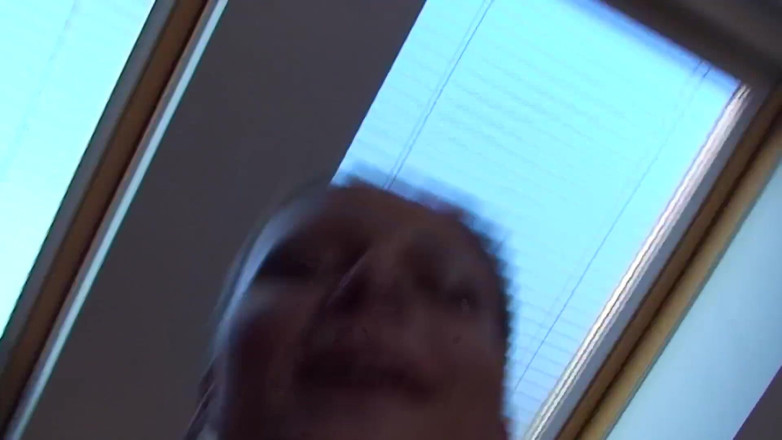 All Those Girlfriends: Blond piękna Holly jeździ swoją nową zabawką erotyczną