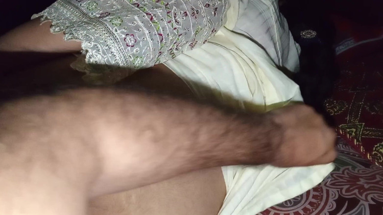 QueenbeautyQB: Adik tiri menyelentot diam-diam ke dalam kamar saudara tirinya