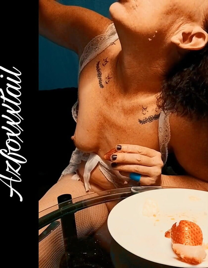 AzFoxxxTailPhelicia: Strawberi cambuk krim 2