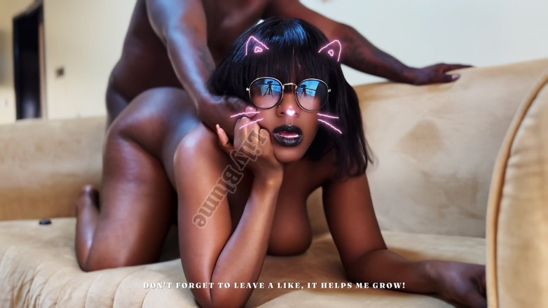 Afrocummy: Pantat bahenol cewek ini dientot habis-habisan sama kontol besar pria...