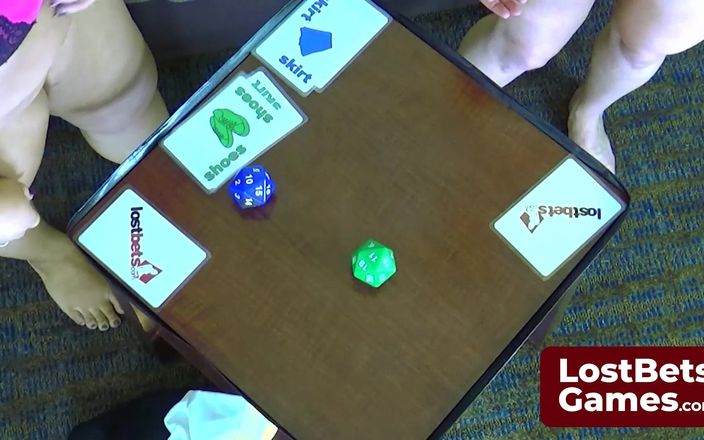 Lost Bets Games: Dee在脱衣舞骰子游戏中面对雄伟的Chels
