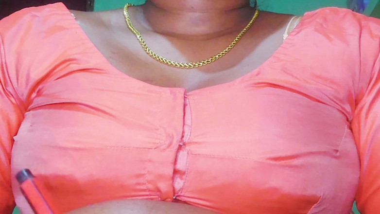 Desi Mohini: Une fille sexy aux seins sexy, vidéo virale