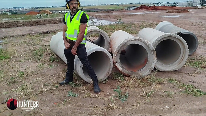 TheBlacKHunterr: In the Mouth of My Work Coega He Loves It