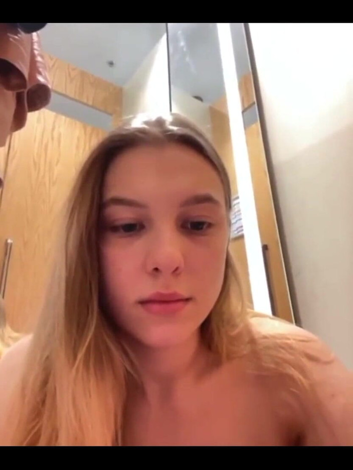 JuiceLussie: Pierwszy raz publiczna masturbuje się z bliska