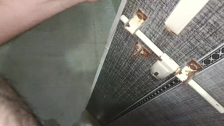 LovedSunsine1990: Kiedy jestem sam w domu, wędruję nago.