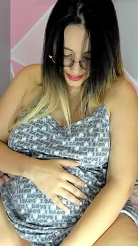 JOI Latina Horny Hamil Bermain Dengan Vaginanya yang Berair