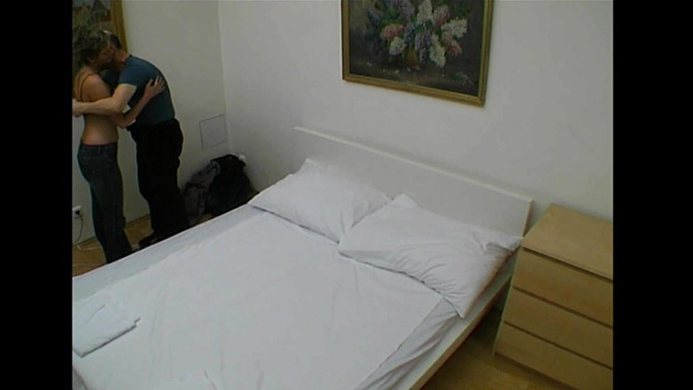 MILF still slut: Masturbace zralého páru ve vintage pornu