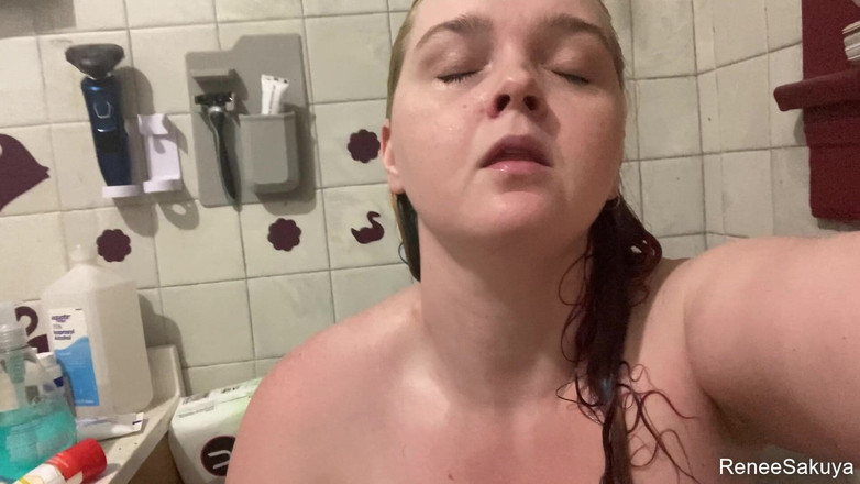Renee Sakuya: Na het douchen vluggertje Hitachi klaarkomen