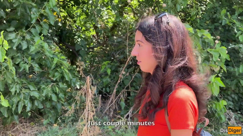Dis Diger: Ragazza pazza succhia il cazzo nei cespugli - enorme passeggiata con...