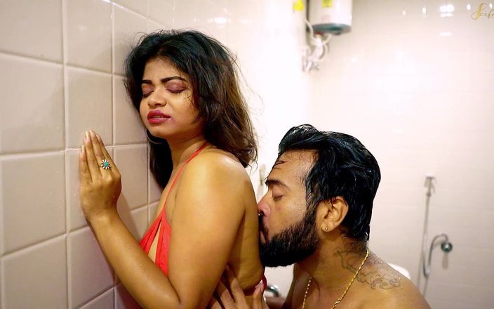 Setup movie: Uma garota nua gostosa fodida com força no banheiro