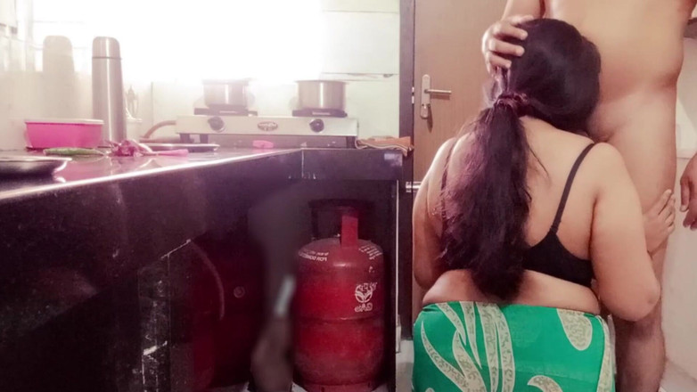 Your Arya: Desi Indische grote borsten stiefmoeder Arya geneukt door stiefzoon in...