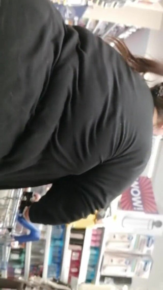 SSBBWLadyBrads: I know you like to see me walk