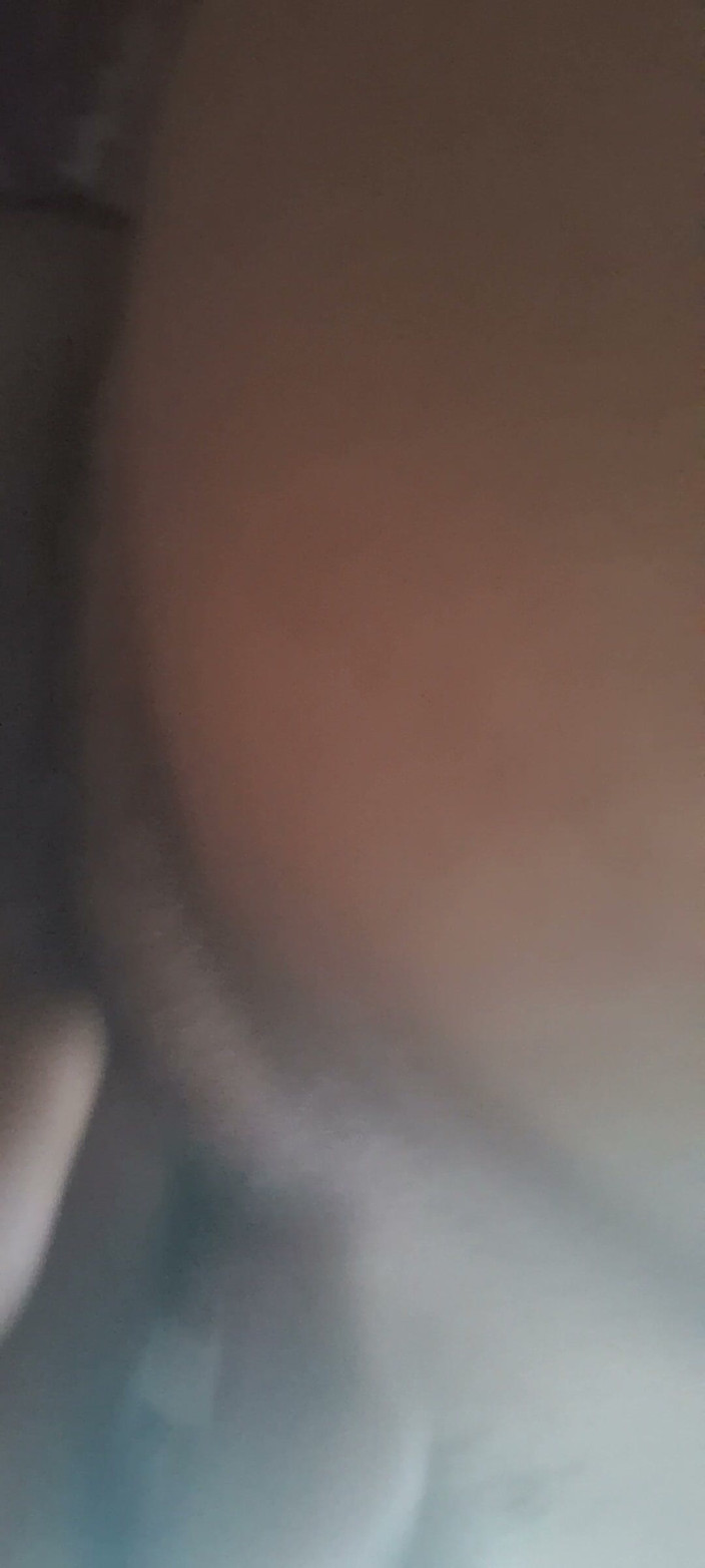 Localsexlove011: Une bhabhi desi avec une grosse bite fait une branlette...