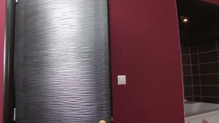 Fetish Paradise: Soție blondă umplută de spermă de un taur negru