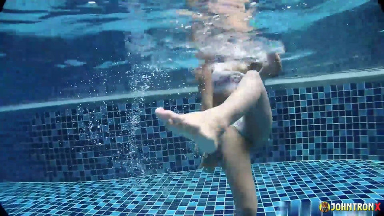 John Tron X: Johntronx - Gambar-awek amatur Thai sempurna dikongkek dalam kolam