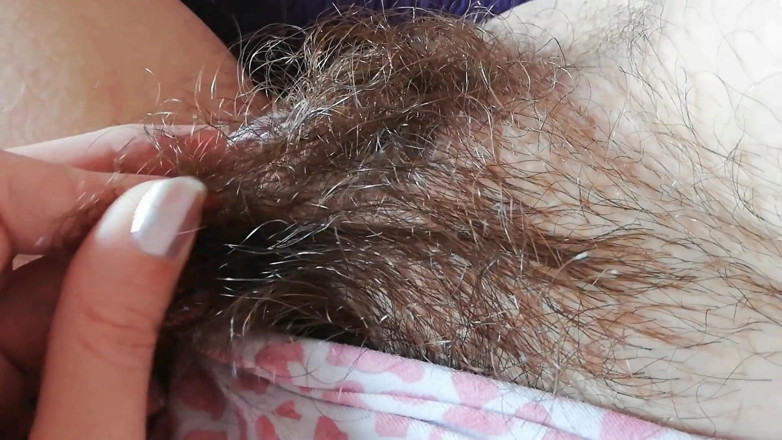 Cuteblonde666: Супер волосатая мохнатая киска в трусиках крупным планом, подборка