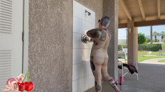 CherryBombBomb: Scuote il culo e faccio la doccia nuda nella piscina...