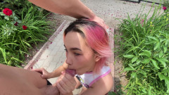 karina_lin: Bot einem fremden mädchen einen blowjob an