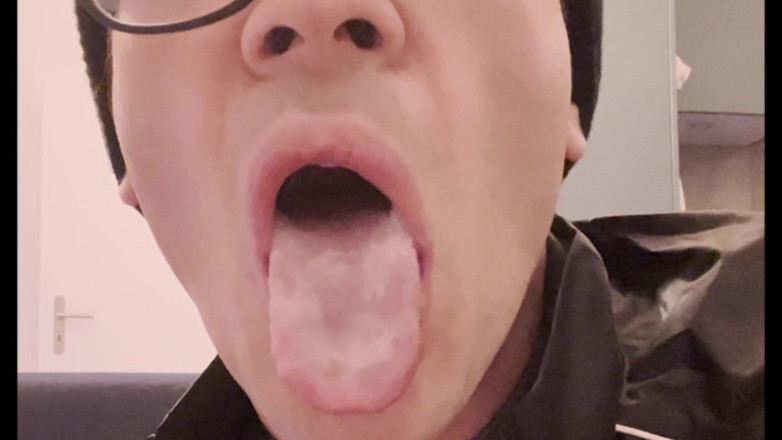 Gabriel Faggot: 若いツインクのガブリエルがおじいちゃんをしゃぶり、大きな精液を飲み込む!