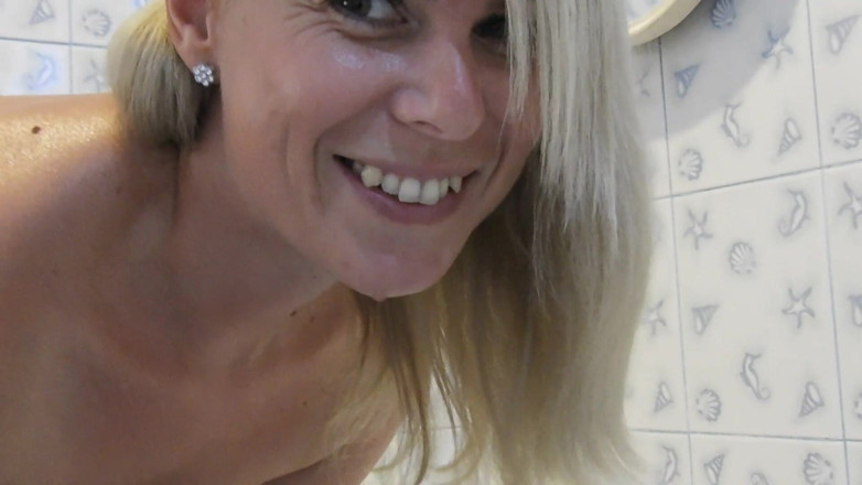 MissAnja_FH: 絶望 友達の洗面台におしっこ