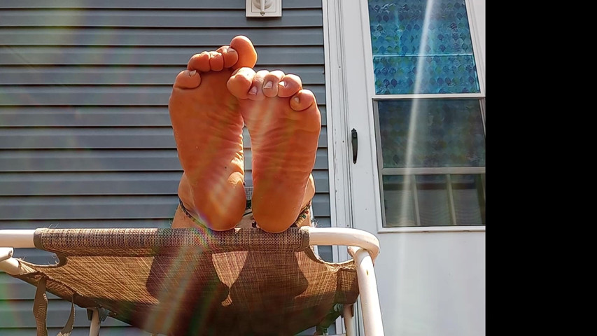 Stare at My Soles While You Stroke Yourself (Midsouth Foot Fetish) Stare at My Soles While You Stroke Yourself (Midsouth Foot Fetish)