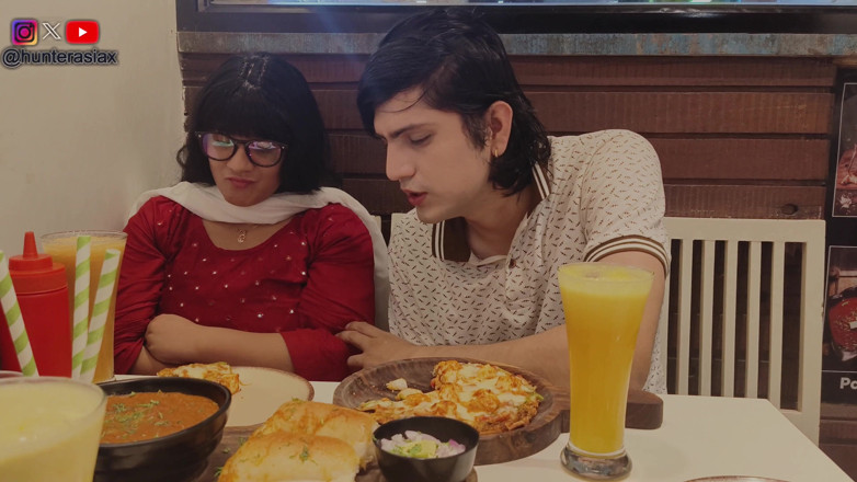 hunter Asia: 彼女は食べ物よりもペニスを求めているのだと気づきました