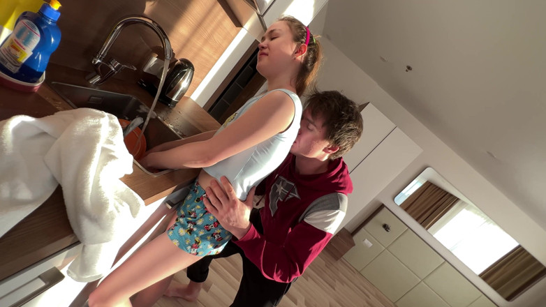 Vincent Vega: Ayah tiri pancut ke dalam semasa ibu tiri bekerja