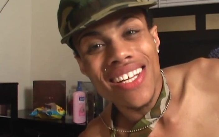Gay 4 Pleasure: Jantan hitam menjilat pantat kongkek bertiga