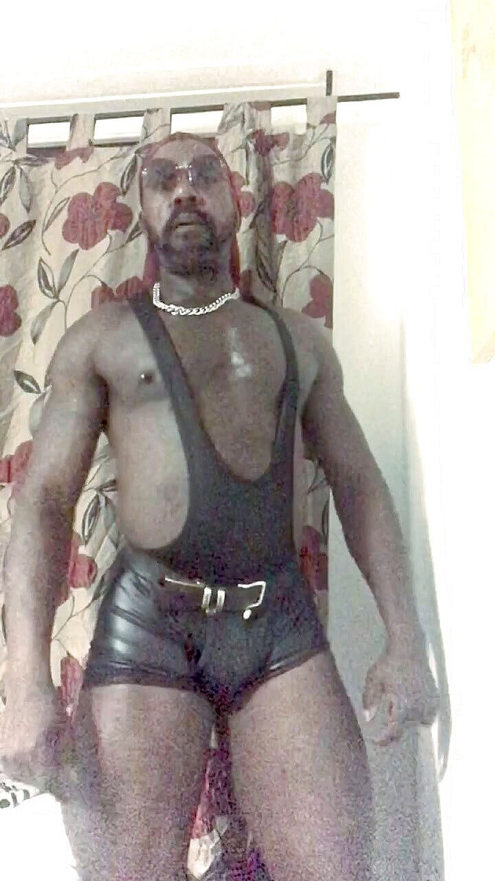 Black Muscle: Fiesta para uno: fumar, flex, baile