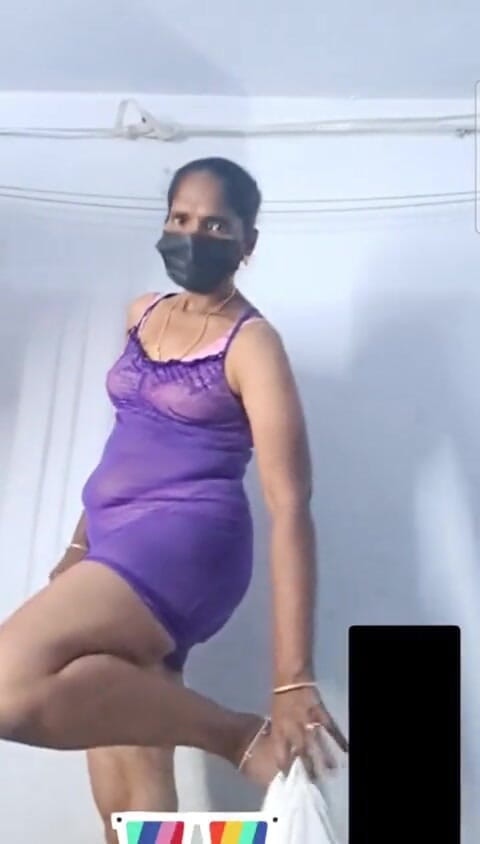 Jayaselvi: Tamil aunty pink servizio di videochiamata interno