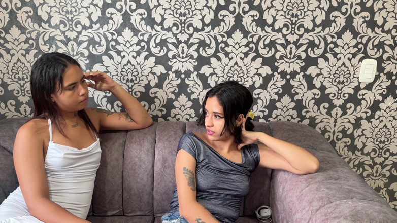 BritannySexxx: Ik ontdek mijn stiefzus die lesbische seks heeft met mijn...