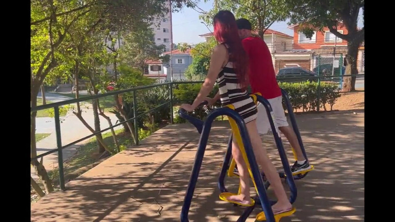 ksalnovinhos: I Take My Wife To The Park To Show Off