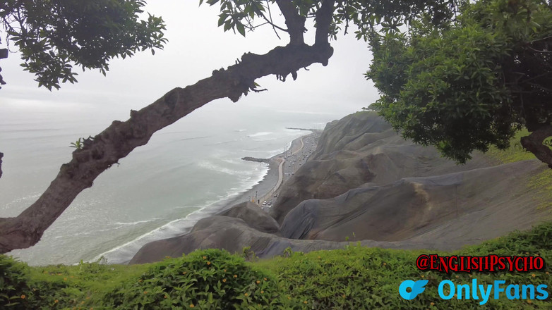 English Psycho: Tiny 5ft5 păpușă trans mi s-a alăturat pentru prânz și mi-a arătat...