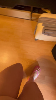 SUDUT PANDANGAN PERTAMA: Bunyi Flip-Flops Walking