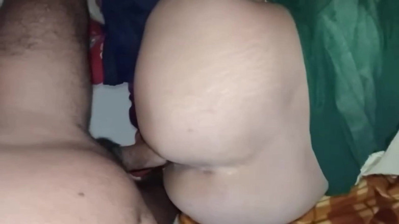 Village studio: Cowgirl a tvrdý sex zezadu s nevlastní sestrou, když byla...